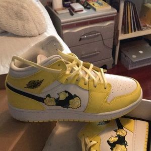 Youth size 7 Jordan’s worn once
